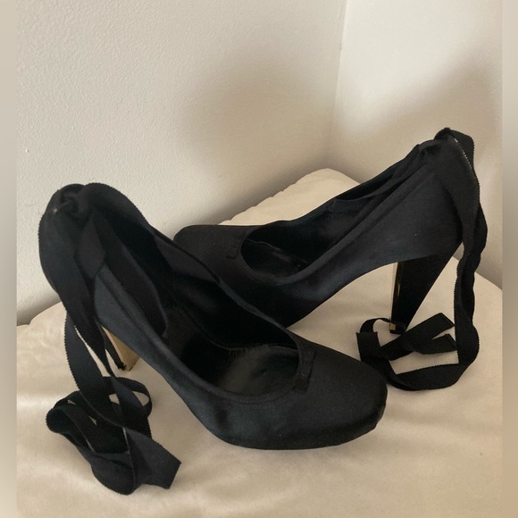 Donna Karan Collection Ballet Slipper-Inspired Black Satin Laceup Heels Shoes 8 - Picture 10 of 11